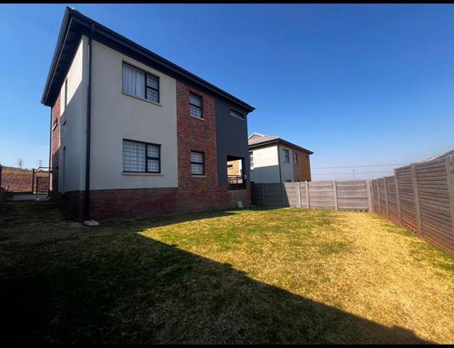 4 BEDROOM HOUSE FOR SALE IN LOTUS GARDENS